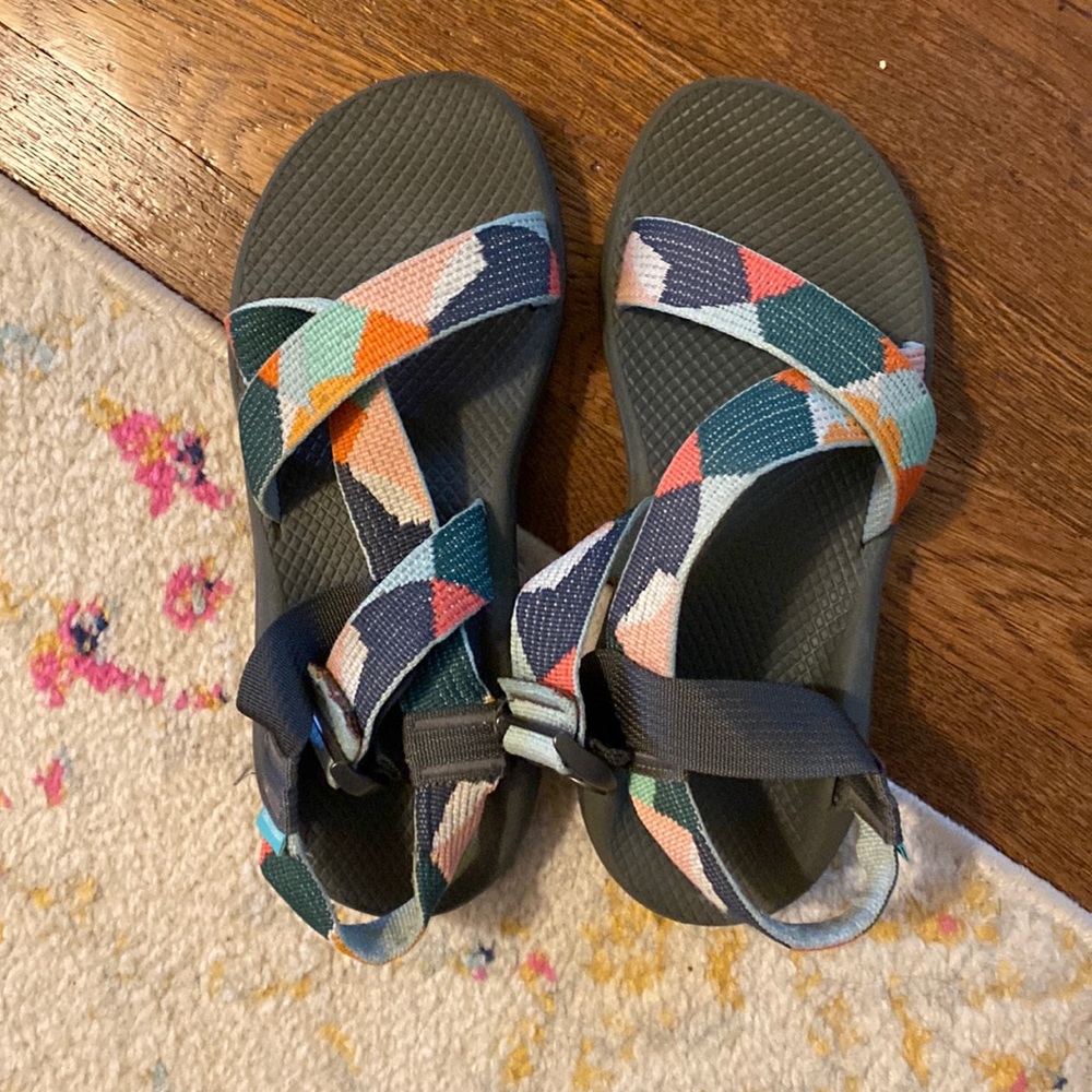 Size 9 women’s chacos